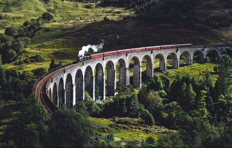 The harry potter train Scotland viewpoint, Glenfinnan Viaduct