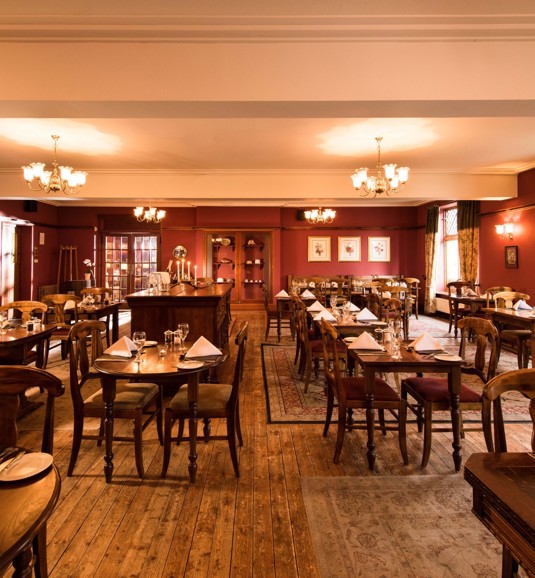 Balmoral Arms 185200005