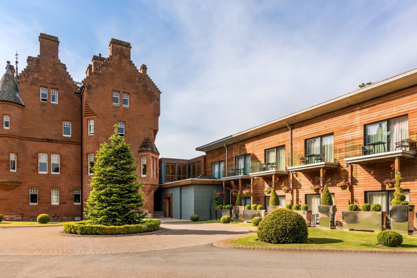 Fonab Castle Exterior00015