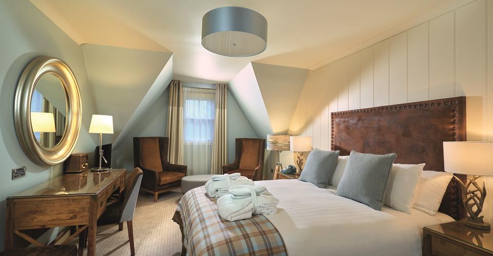 Deluxe Double Bedroom Suite At Loch Fyne Hotel & Spa 